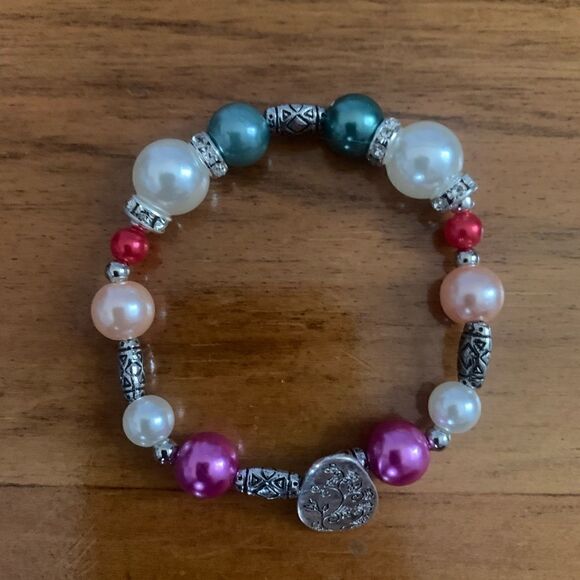 Handmade beaded pearl stretch bracelet - Picture 3 of 3